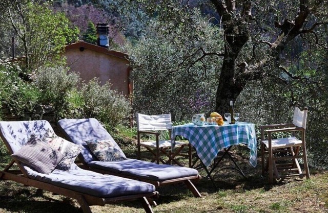 Apartment with view in gorgeous Tuscan hamlet ★Private Terrace★