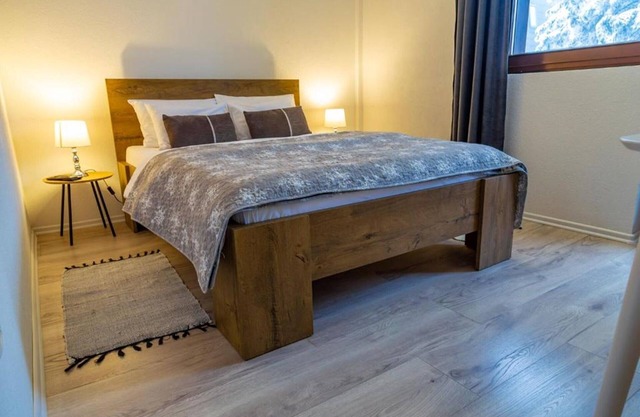 Apartments Montana - Double Room with Balcony 11