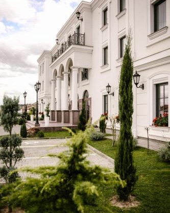 Apartments & rooms Beli Dvor