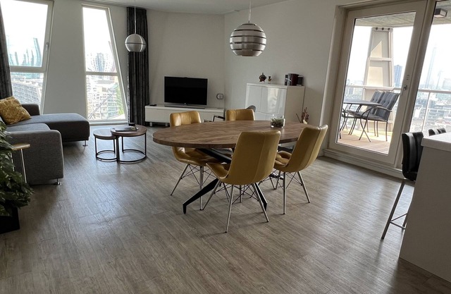 Apê Calypso, luxury holiday apartment center of Rotterdam with view and balcony