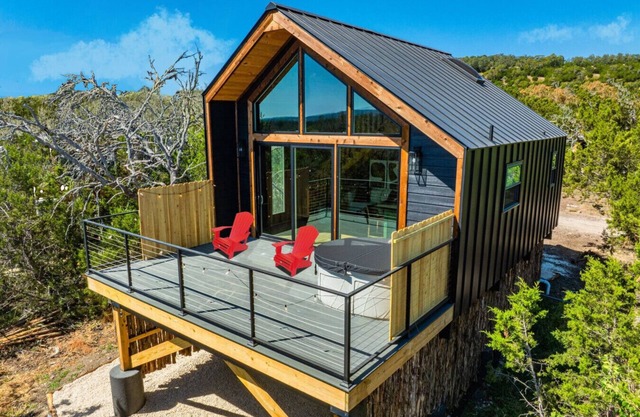 Apollo Treehouse*Lux*Hot tub*Fredericksburg*EV