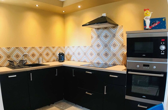 Appart. 2 Bedrooms, Terrace & Parking: Ideal stay!