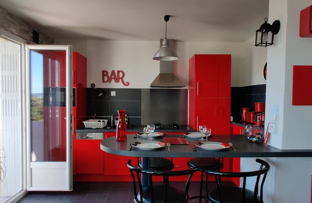 Appart 50m²-clim, wifi, balcony, secure parking, near metro, all comforts