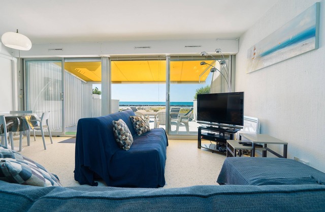 Appart T3 for 6 people DRC, in front of the sea with private access direct beach