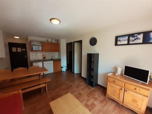 Appartement 2 pièces + cabine à Valfréjus, proche des télésièges, balcon, 6 pers, animaux admis - FR-1-561-20