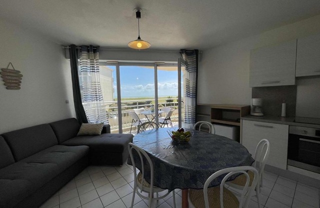 Appartement 3 pièces avec balcon, piscine et parking à proximité de la mer - 6 couchages - FR-1-224C-188