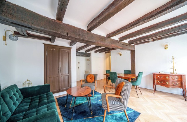 Appartement 4p/2ch place Plumereau avec parking gratuit proche universités