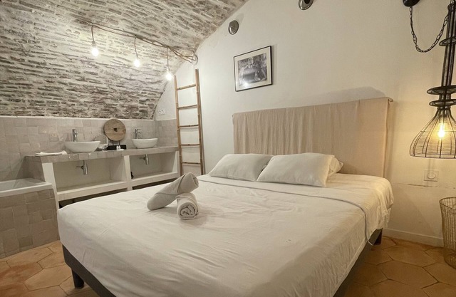 Appartement + Cour et Dépendance au Centre-ville de Marseille