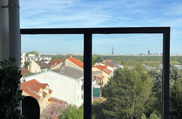 Appartement Lumineux à Suresnes à Côté de Paris Vue Tour Eiffel