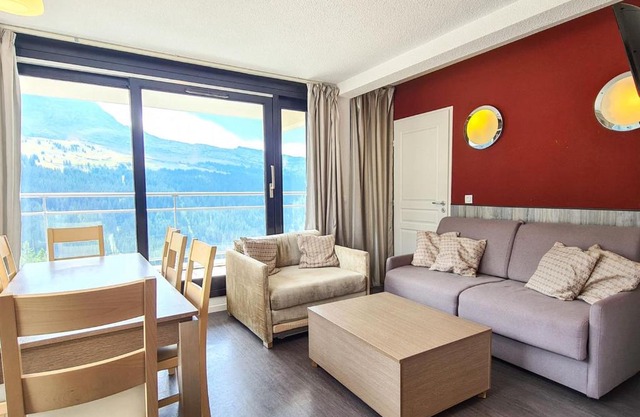 Appartement Lumineux au Pied des Pistes avec Piscine, Parking, Spa et Grande Terrasse - FR-1-425-18