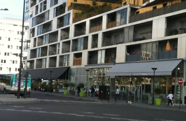 Appartement Parisien Avec Jardinet ; Nombreux Transports en Commun