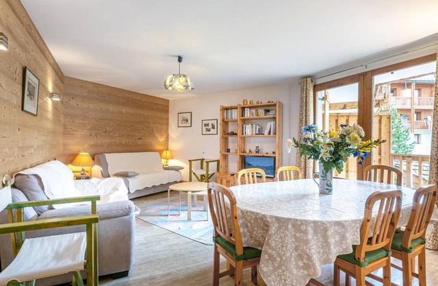 Appartement spacieux avec wifi, parking, balcon Sud à 10 min des commodités - FR-1-694-33