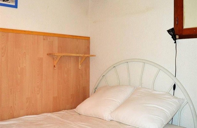 Appartement T2 au Calme avec Balcon, Centre de la Station, Parking Inclus - FR-1-593-41