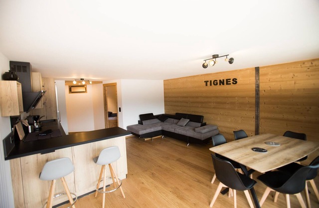APPT, CENTER STATION, TIGNES LAKE, at the foot of the slopes 6 pers