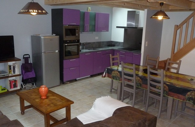 APPT. CITY CENTER (6 to 7 PEOPLE) 3 bedrooms/2. Water/2 toilets