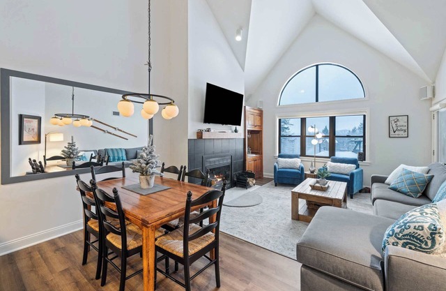 Apres Chalet: Winterplace Ski-in/Out pool+hot tubs
