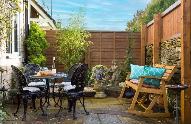 April Cottage - a lovely house in the heart of Stow-on-the-Wold sleeping four guests
