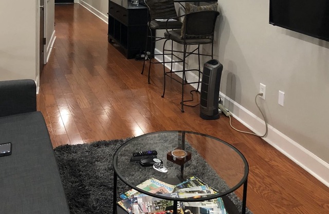 Apt in the City with amenities. Very close to downtown & Mercedes-Benz Stadium