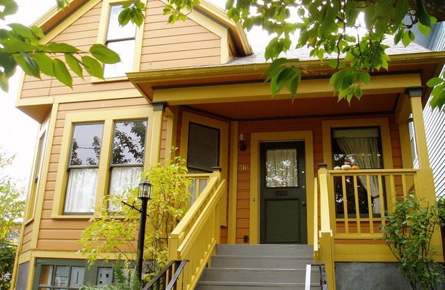 Apt in urban setting. Close to Everything, Short walk to Coffee & Restaurants