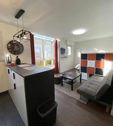 Apt lumineux 10 min de Paris