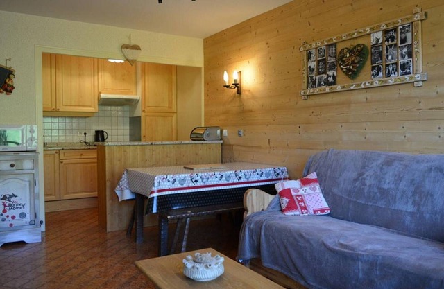 Apt with fireplace, south balcony and parking in Le Grand-Bornand