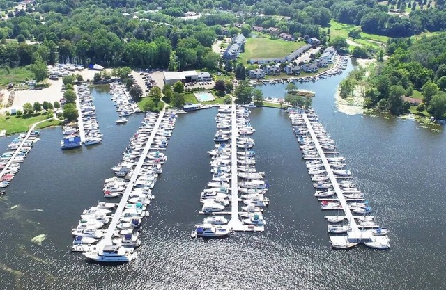 Aqua Vista- In the Heartbeat of Saugatuck