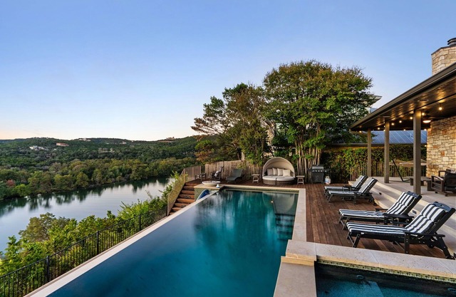 AquaZen: Infinity Pool+Spa Overlooking Lake Austin