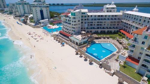 AR Cancun Plaza