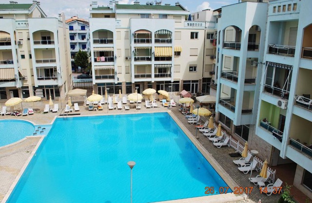 Arbi's Pool View Apartment