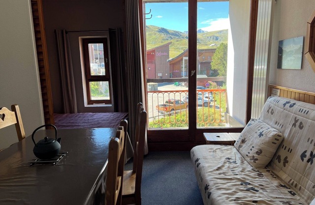 Arc 2000, Fond Blanc, wifi, 7th floor south, 3 beds for 4 people, linen and towels included.