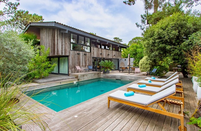 Architect-designed villa with swimming pool in Cap Ferret