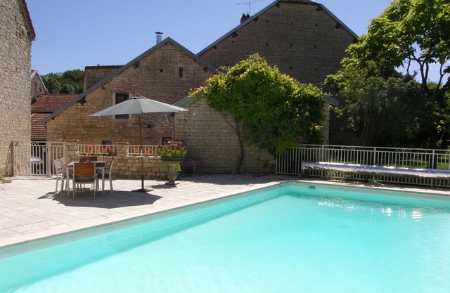 Architect-designed Barn Conversion With Heated Pool, Champagne/Burgundy Borders