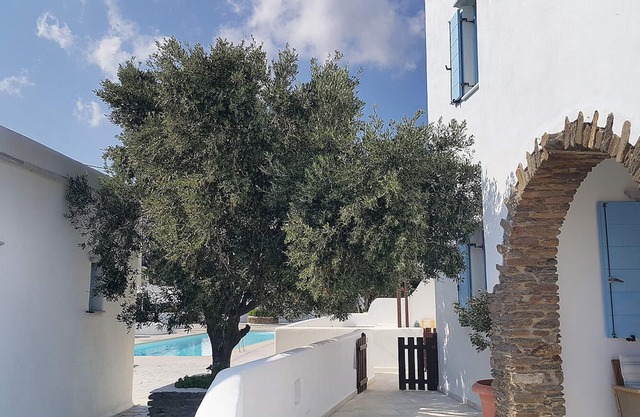 ARKE'S Cycladic house near the beach