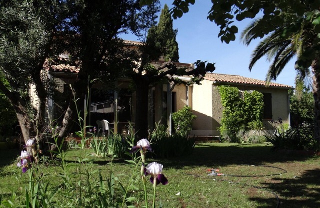 Arlesian House Between Sea And Baux De Provence