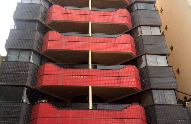 Arm in arm in the heart of Morro Beach