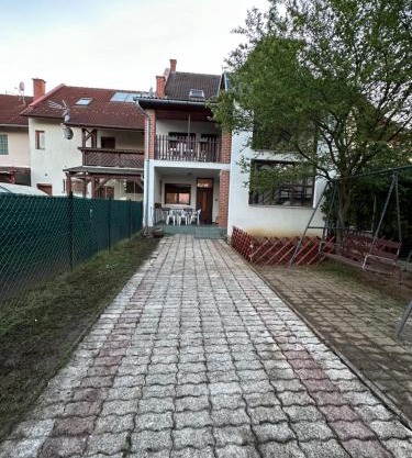 Arnold Apartmanház