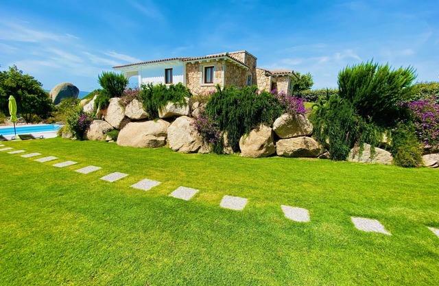 Art Villa, heated pool, big garden, Wi-Fi