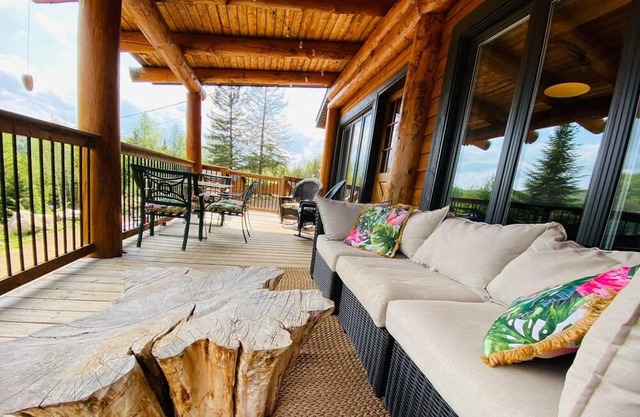 Artemis Log Cabin with Spa & Mountain View
