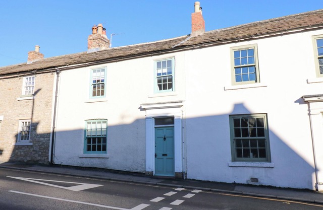 ARTIST’S COTTAGE, family friendly, with open fire in Richmond