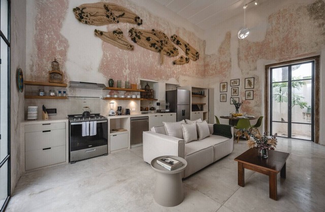 Artsy loft with plunge pool and rooftop terrace