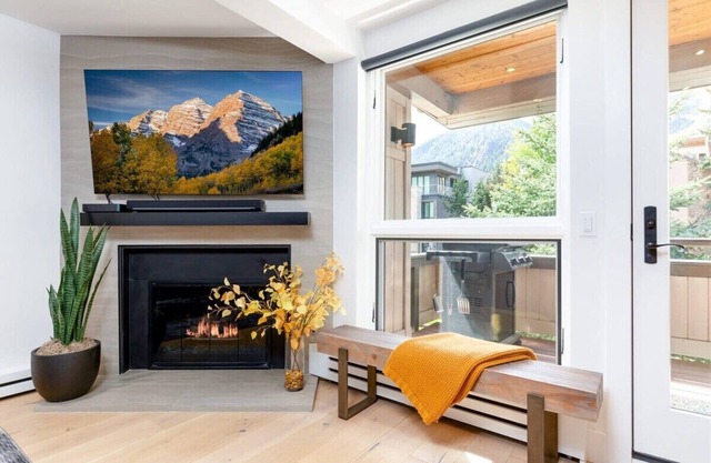 Aspen Core Renovated 2 BR, 2 BA with AC