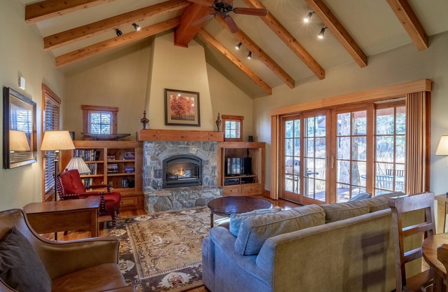 Aspen Ridge - Peaceful Cottage with Private Hot Tub