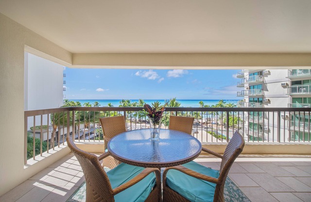 Aston Waikīkī Beach Tower by Gather 2BR Condo w/Oceanview, Pool & Lanai