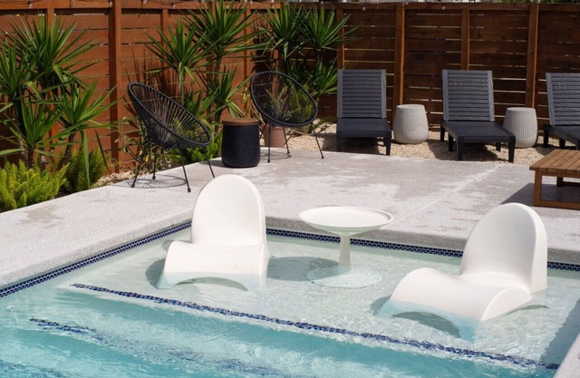 Astra B: Heated Pool, Desk, Laundry