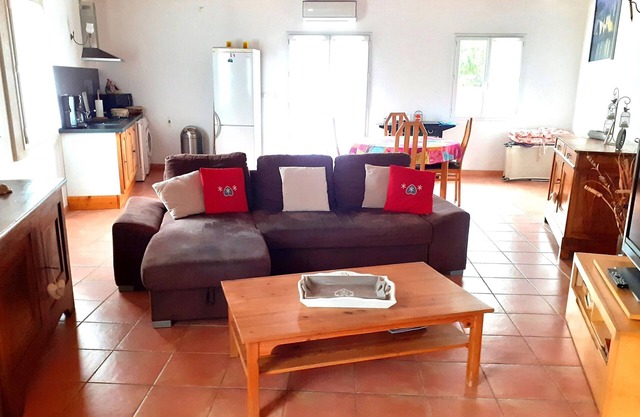 At Doors of Avignon, Lovely Apartment in Villa for 2 people in Provence, France