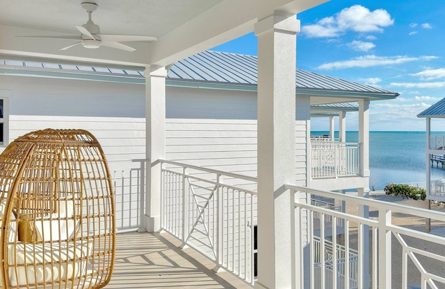 At The Sandbar: Oceanfront, Htd Pool, Free Dockage, GameRoom, EV Charger