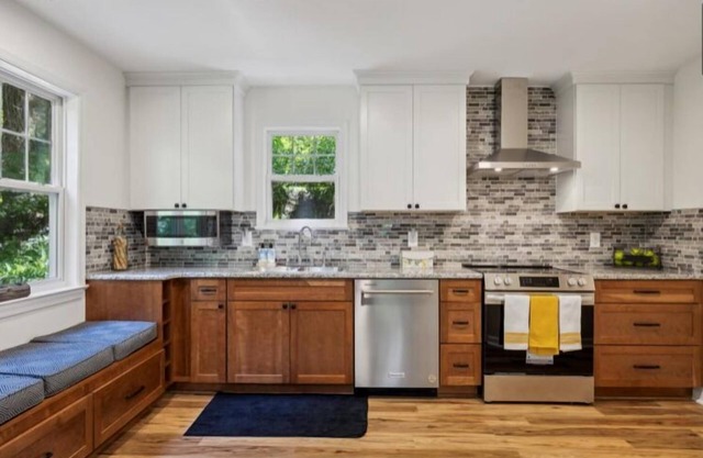 Atelier de Leiper is a Malvern 3 bedroom Bungalow on 1/3 acre