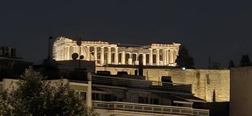 Athenslander Acropolis view