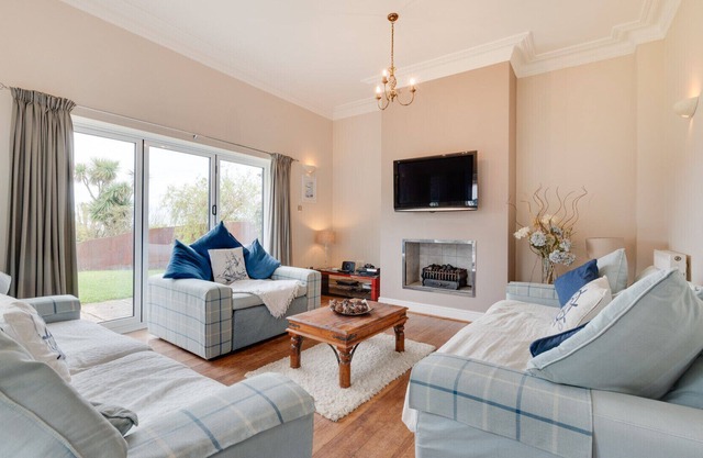Atlantic Haven - Four Bedroom House, Sleeps 8