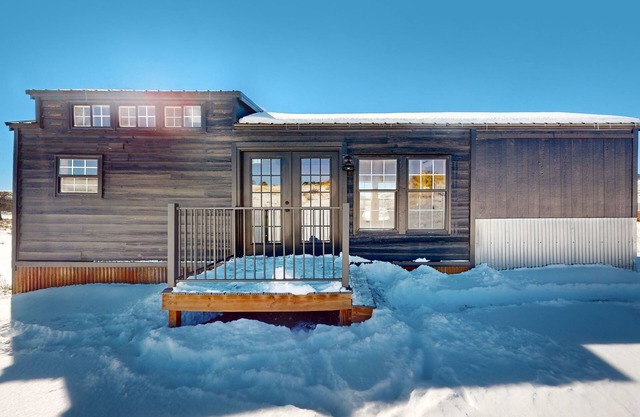 Atmospheric cabin on 1,800-acre ranch with animals, mountains, games & firepit